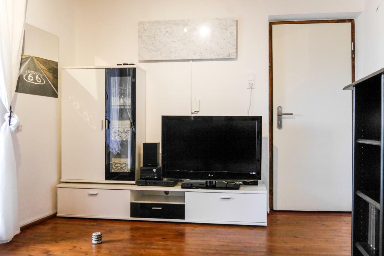 Ferienwohnung Lispet Neuotting ภายนอก รูปภาพ