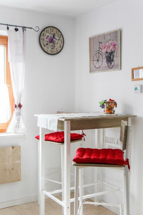 Ferienwohnung Lispet Neuotting ภายนอก รูปภาพ