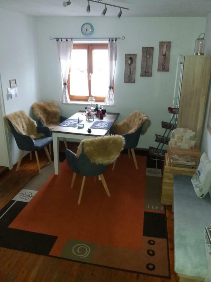 Ferienwohnung Lispet Neuotting ภายนอก รูปภาพ