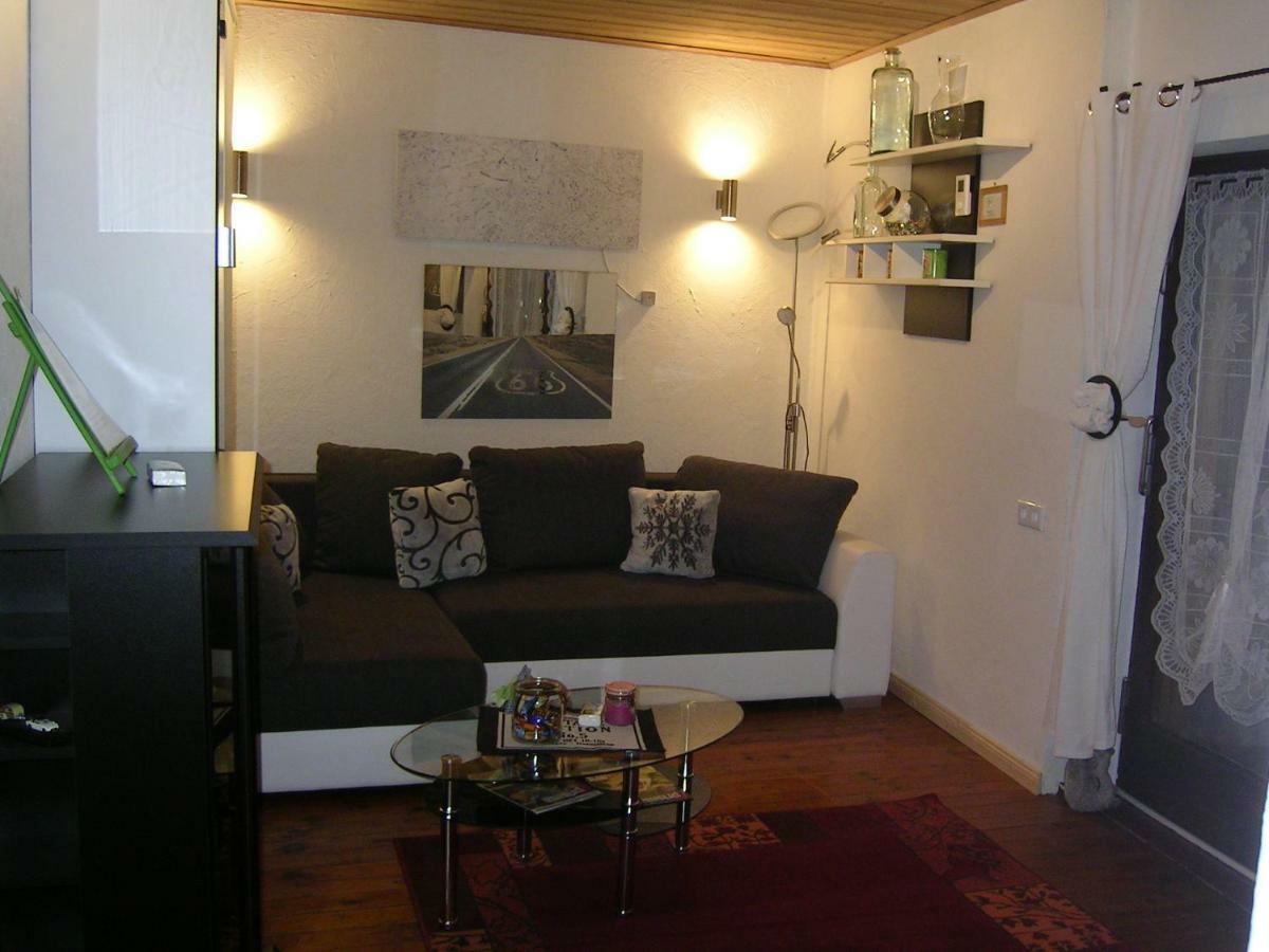 Ferienwohnung Lispet Neuotting ภายนอก รูปภาพ
