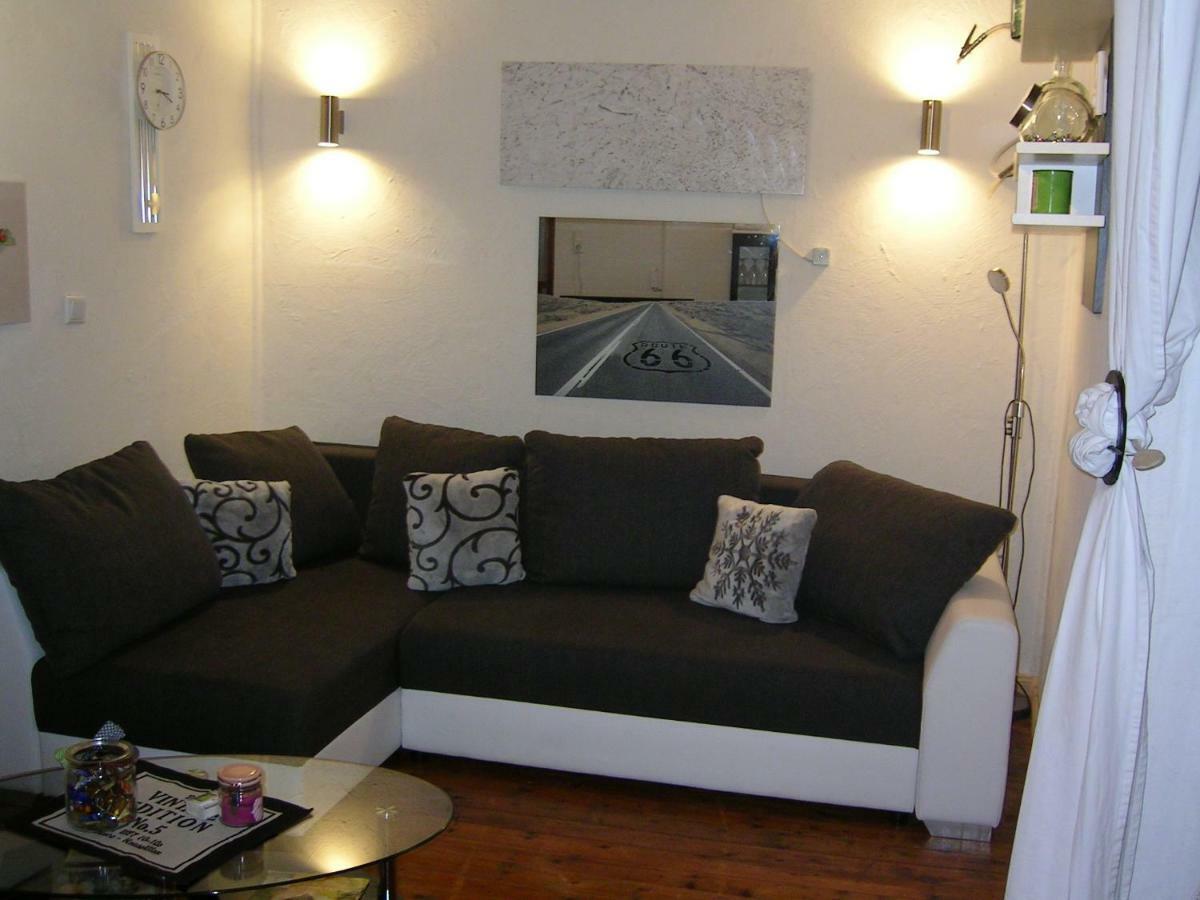 Ferienwohnung Lispet Neuotting ภายนอก รูปภาพ