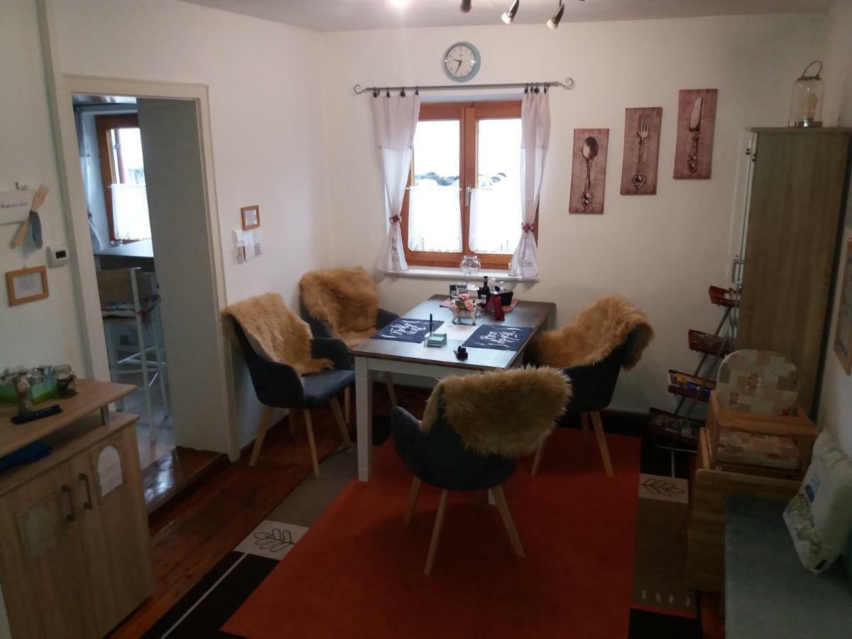 Ferienwohnung Lispet Neuotting ภายนอก รูปภาพ